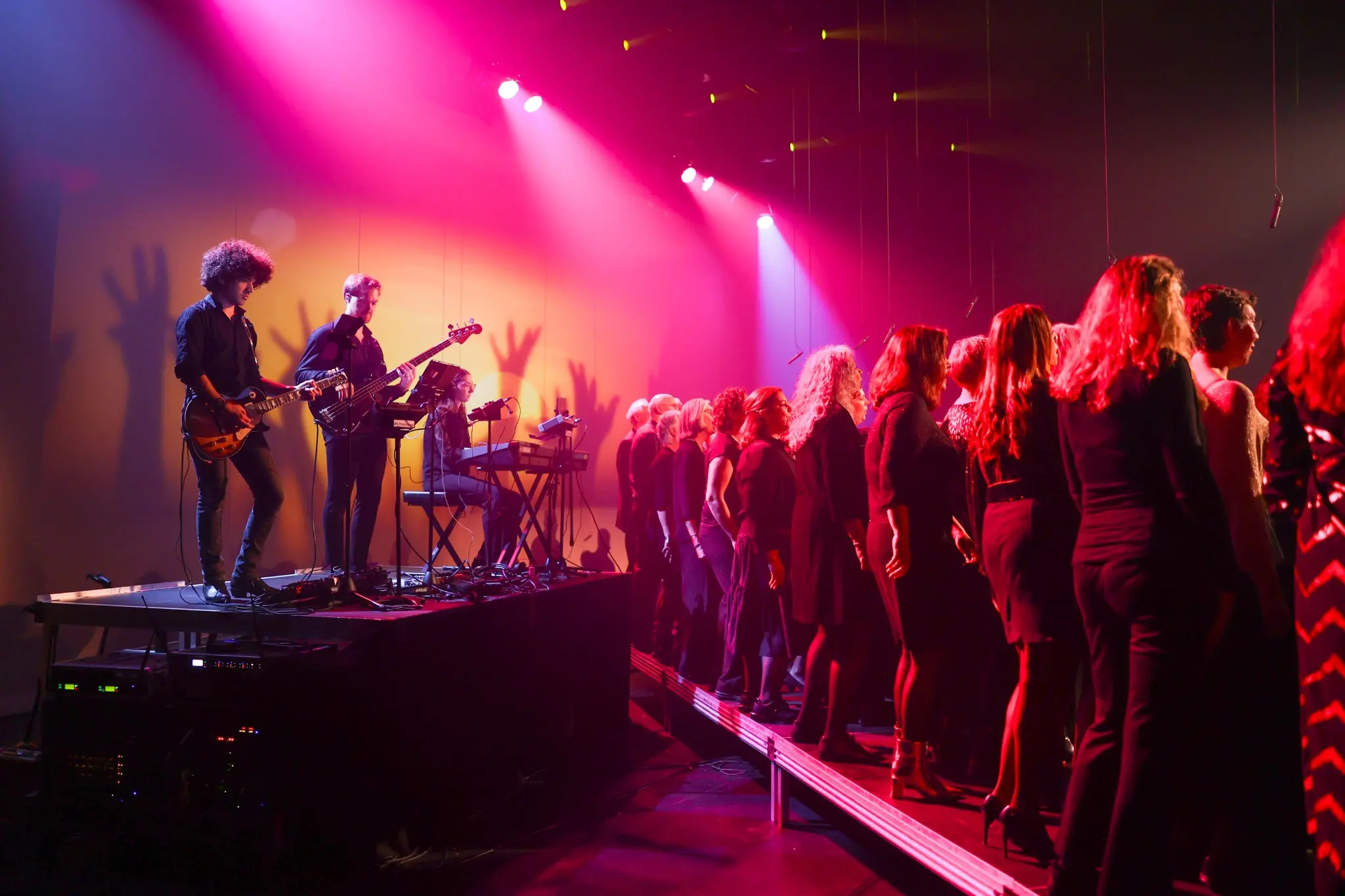 Sander Compeer speelt bij een groot pop- en rockkoor